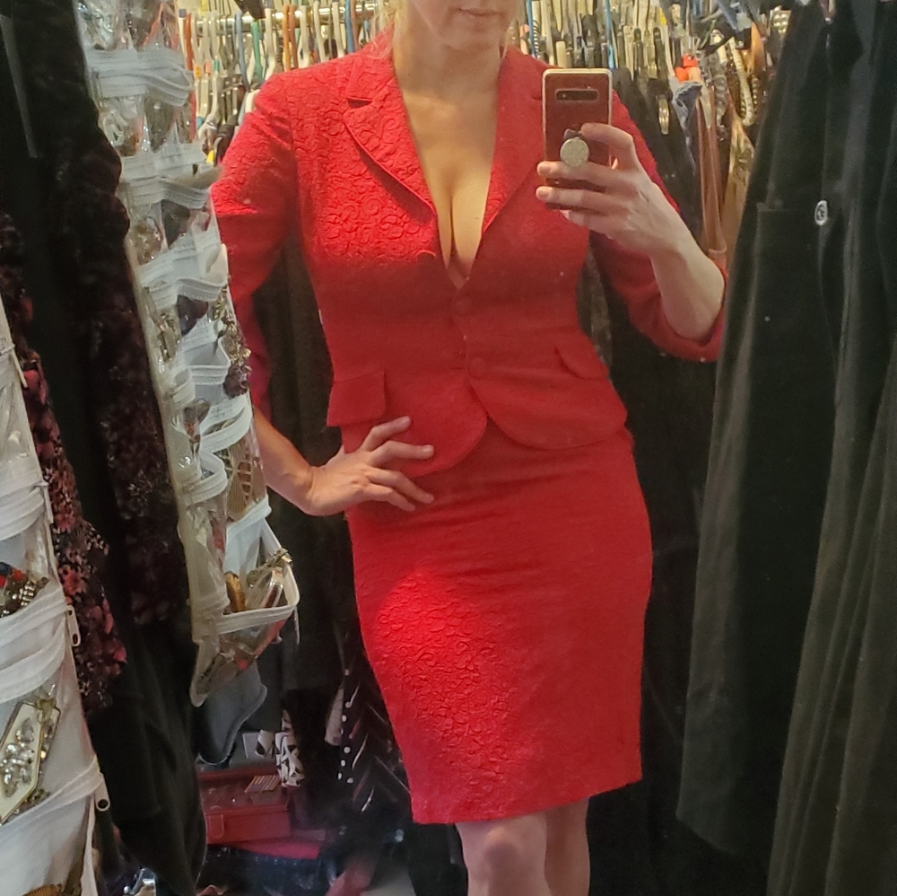 Like NEW Maggy London 2 Piece Primary Red Matelassé Skirt Suit Sz 6